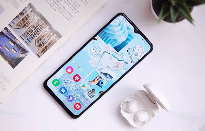 Máy có khả năng sạc nhanh 25W giúp nó đạt hơn 50% pin chỉ trong vòng 30 phút sạc