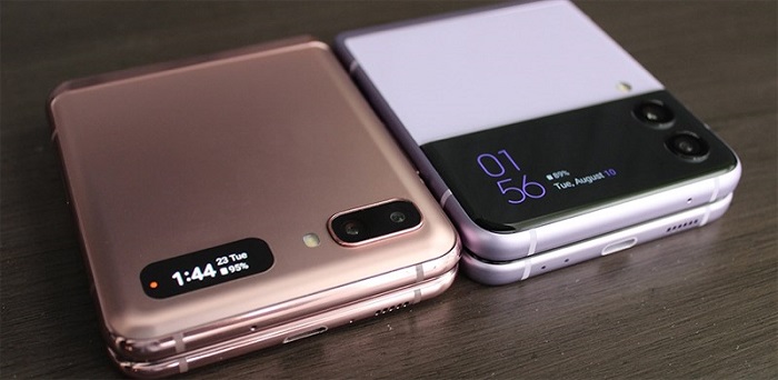 Galaxy Z Flip bên cạnh Galaxy Z Flip3