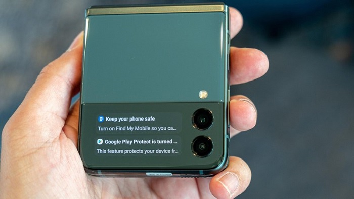 Màn hình phụ trên Galaxy Z Flip3