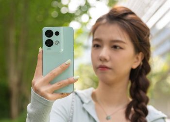 Mở hộp OPPO Reno8 Pro+ phiên bản màu xanh