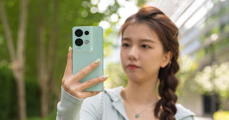 Mở hộp OPPO Reno8 Pro+ phiên bản màu xanh