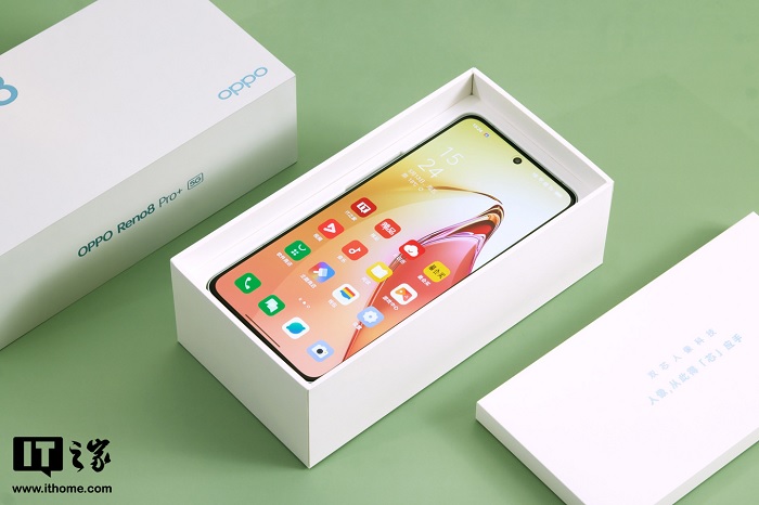 OPPO Reno8 Pro+ được đặt trên cùng