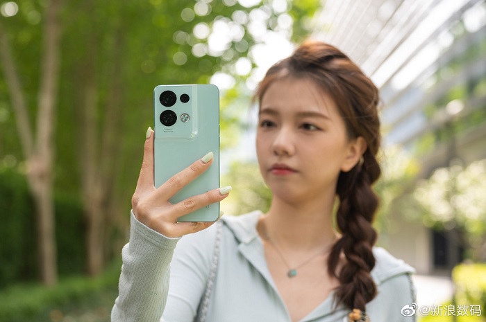 OPPO Reno8 Pro+ được thiết kế với mặt lưng phẳng