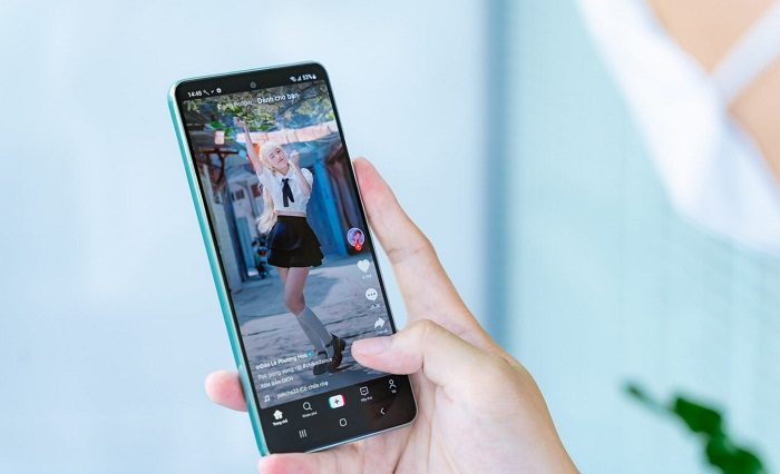 Chất lượng hiển thị đẹp mắt, màu sắc sống động, nổi khối