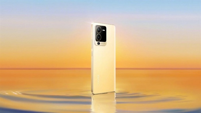 Vivo S15 phiên bản màu Light Gold
