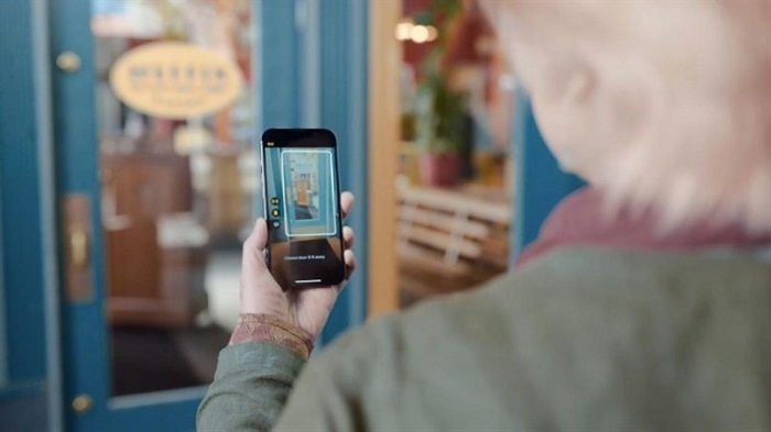 Định vị cửa giúp bạn phát hiện có cửa phía trước không, cửa mở hay đóng và dòng chữ ghi trên cửa