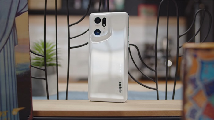 OPPO Find X5 Pro 5G sử dụng mặt lưng gốm