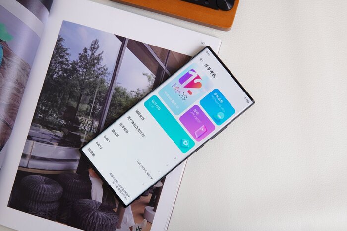 Axon 40 Ultra chạy trên giao diện MyOS 12 dựa trên hệ điều hành Android 12