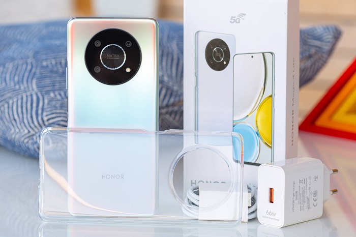 Honor Magic4 Lite và các phụ kiện đi kèm