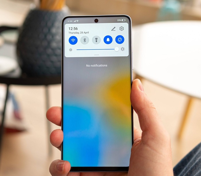 Honor Magic4 Lite được bán với giá 349 EUR tương đương 8,5 triệu