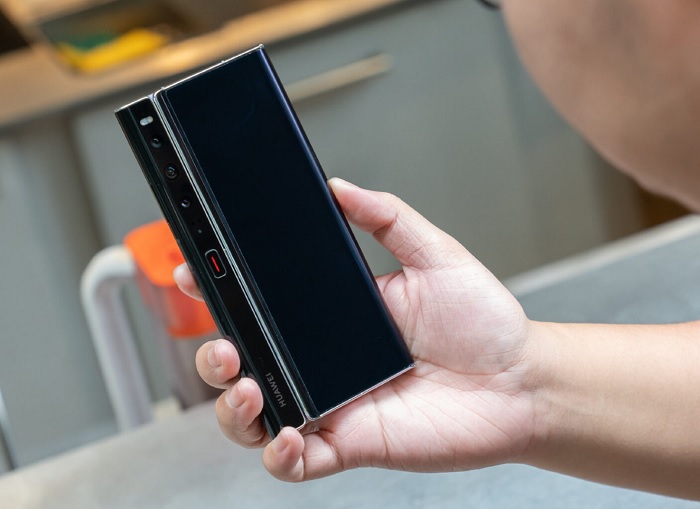 Camera chính có thể dùng làm camera selfie