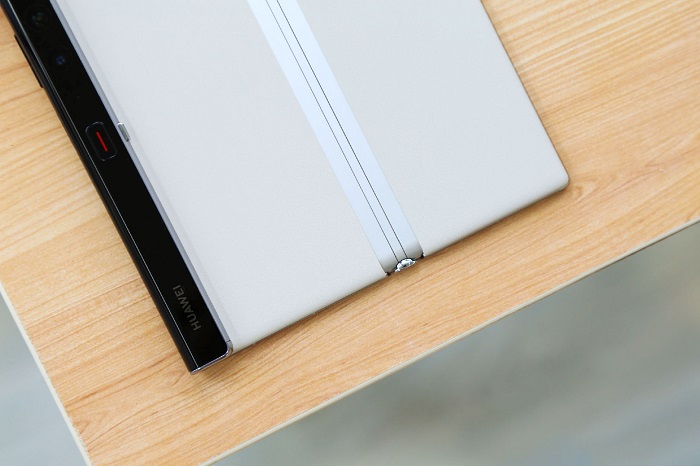 Phần gờ nổi bật với màu đen