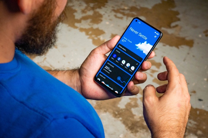 Chất lượng hiển thị ở mức tốt nhưng trải nghiệm vuốt không thực sự mượt mà