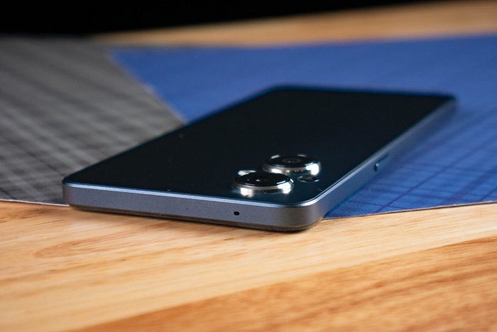 Cạnh trên của Nord N20 5G