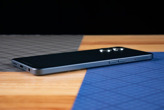 Cạnh trái của Nord N20 5G