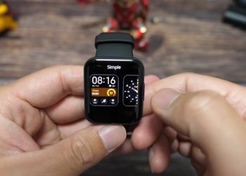 trên tay POCO Watch
