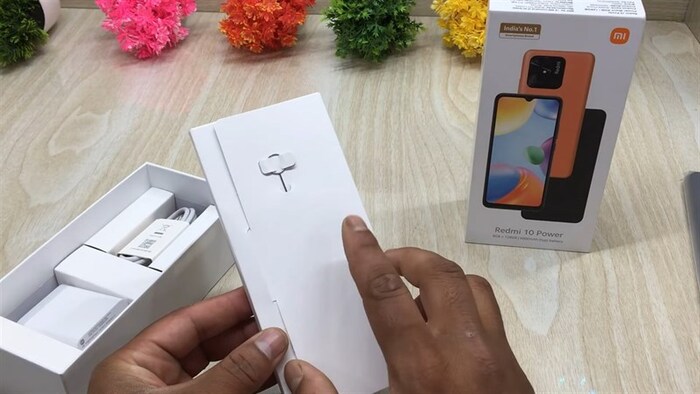 Phụ kiện đi kèm với Redmi 10 Power tương đối đầy đủ