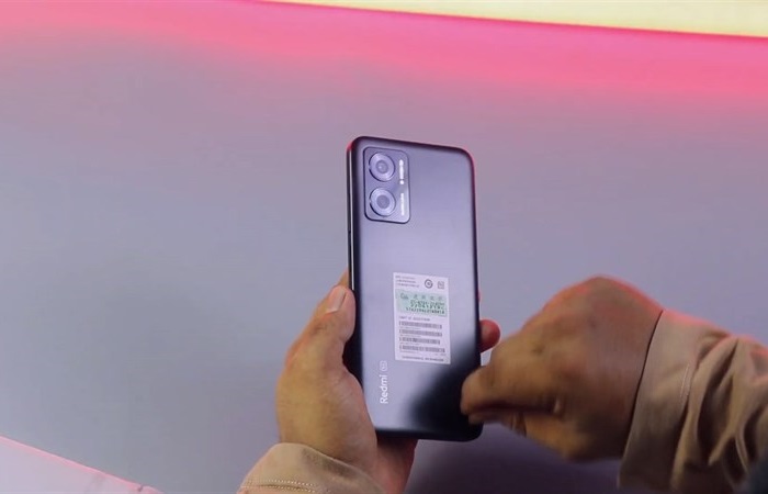 Camera trên Redmi Note 11E 5G không giống các anh em