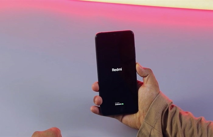 Redmi Note 11E 5G dày và nặng hơn so với các anh em cùng dòng