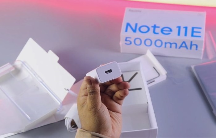 Củ sạc nhanh 18W được trang bị cho Redmi Note 11E 5G