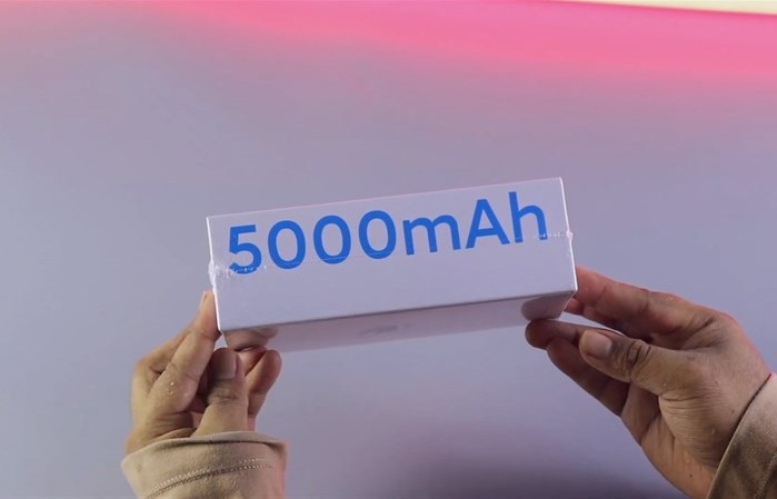 Cạnh bên được in dung lượng pin 5.000 mAh, điểm nổi bật của Redmi Note 11E 5G