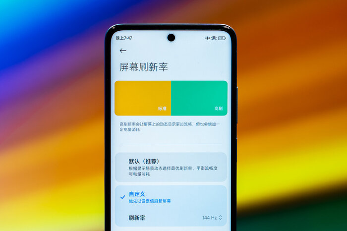Camera trước "nốt ruồi" đặt chính giữa máy