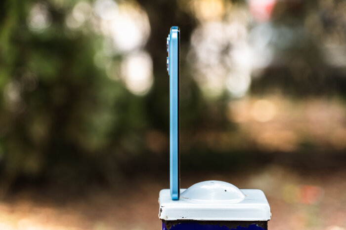 Máy trông khá mỏng