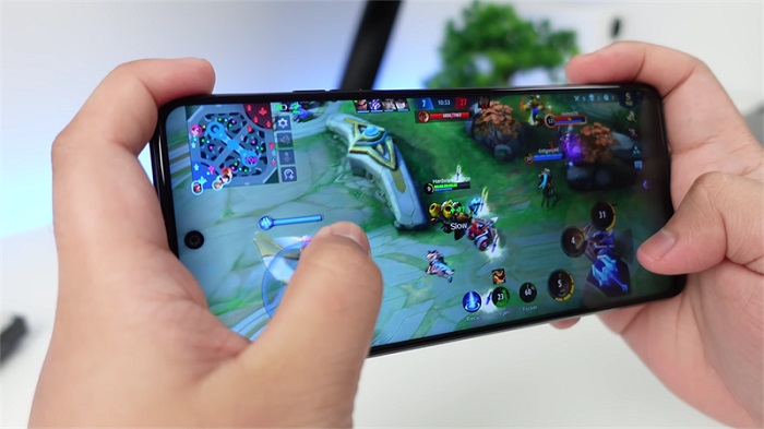 POVA 3 chơi game mượt mà