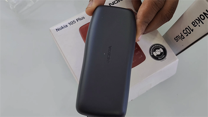 Nokia 105 Plus đã trở nên mềm mại, thanh thoát hơn so với phiên bản Nokia 105 (2021)