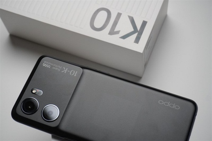 K10 5G còn được trang bị viên pin 5.000 mAh và sạc nhanh 67W