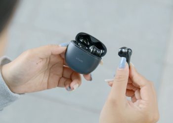 Trên tay vivo TWS Air: Thiết kế nhỏ gọn, siêu nhẹ, thời lượng pin ổn, chuẩn chống nước IP54, giá chưa tới 700.000 đồng