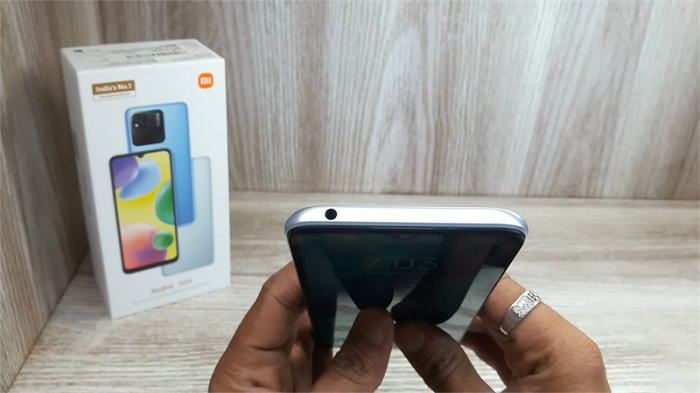 Cạnh trên chứa jack cắm tai nghe 3.5 mm