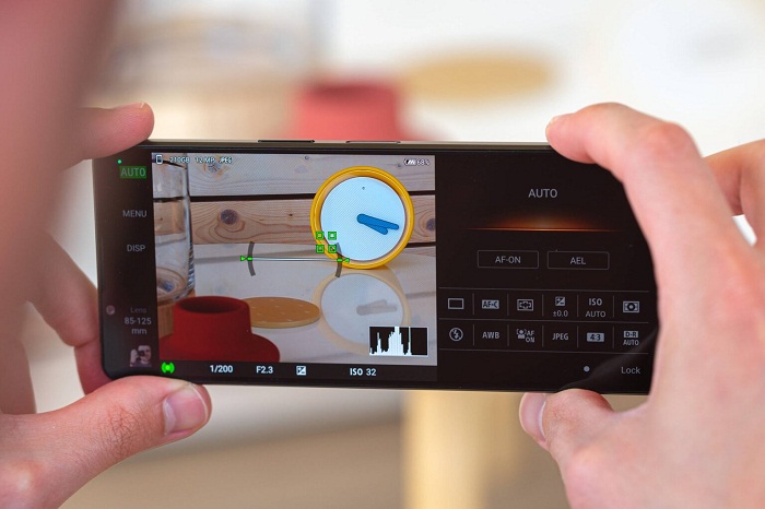 Máy còn được bổ sung thêm một camera ToF