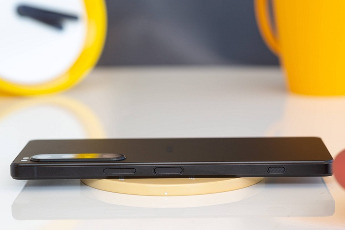 Cạnh phải của Sony Xperia 1 IV