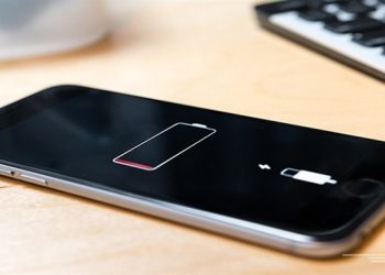 Điện thoại rút sạc ra máy sập nguồn