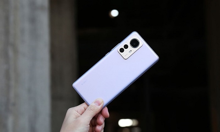 Xiaomi 12 được thiết kế theo phong cách tối giản