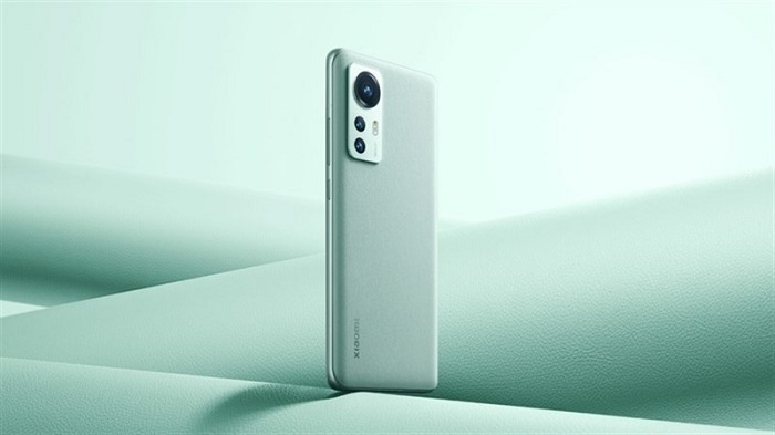 Xiaomi 12 và Xiaomi 12 Pro sở hữu thiết kế sang trọng