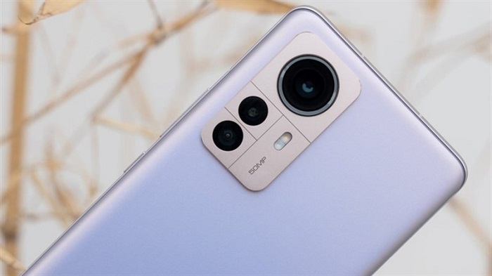 Xiaomi 12 Pro sở hữu hệ thống 3 camera sau