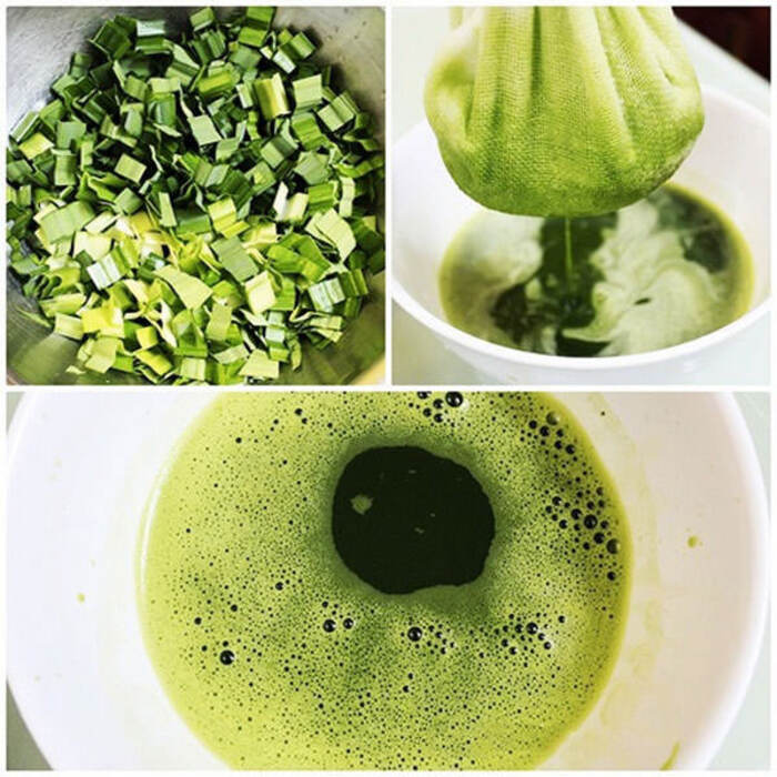 Xay lá dứa với nước và lọc lấy nước