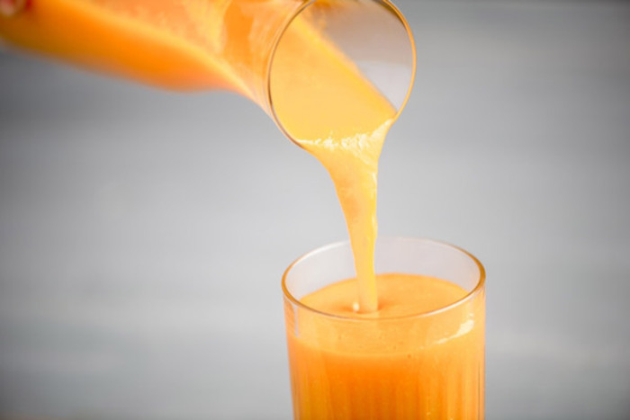 Pha chế theo khẩu vị và rót ra ly