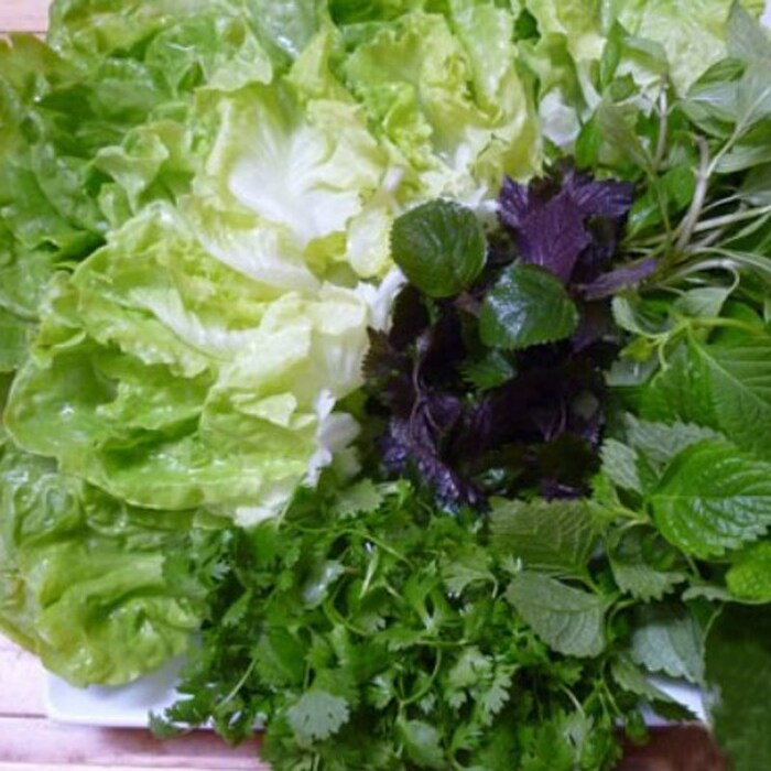 Sơ chế rau sống ăn kèm