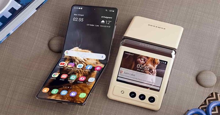Mặt trước của Galaxy Z Flip4 có thể được trang bị màn hình phụ với kích thước lớn hơn