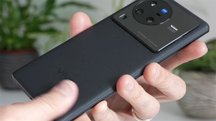 Vivo X80 được trang bị con chip Dimensity 9000 và sạc nhanh 80W hàng đầu