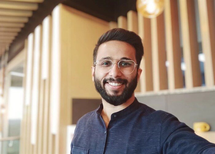 Ảnh chụp xóa phông bằng camera selfie trong điều kiện ánh sáng tốt của POCO M4 5G