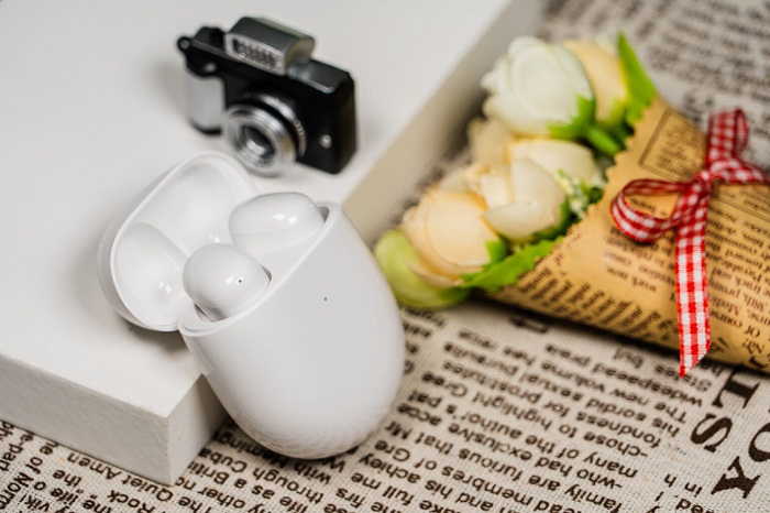 Tai nghe cung cấp chất âm dễ chịu, âm trầm đầy đặn và âm bổng rõ ràng