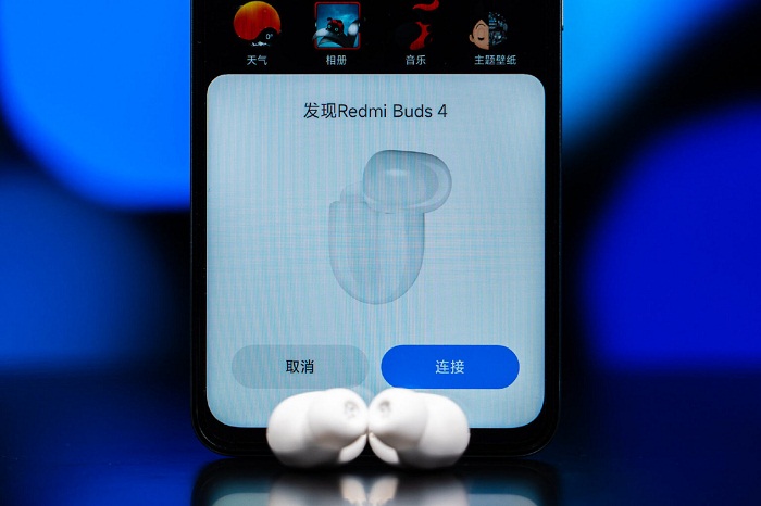 Khi sử dụng kèm case sạc thì thời lượng pin có thể lên tới 30 giờ