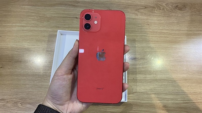 iPhone 12 có chất lượng hoàn thiện tốt hơn