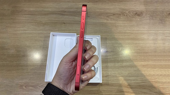 Hiệu năng của 2 sản phẩm không chênh lệch quá nhiều, đều đáp ứng tốt nhu cầu sử dụng hàng ngày