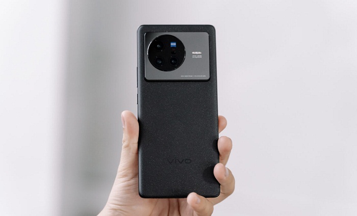 Cụm camera có vẻ ngoài ấn tượng và rất bền bỉ, chắc chắn