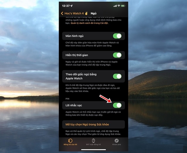 Quay lại mục Ngủ ở ứng dụng Watch và gạt sang ON ở dòng Lời nhắc sạc